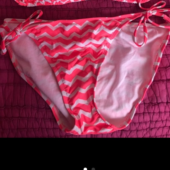 Two piece bikini - Picture 2 of 3